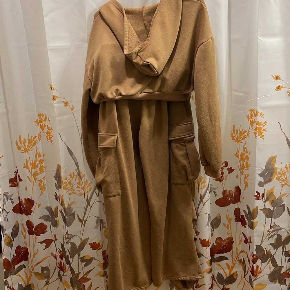 Neutral Sweatsuit - Picture 3 of 3